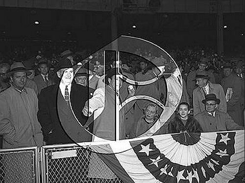 Mayor Wagner 1st Pitch Opening Day at Yankee Stadium55N0152